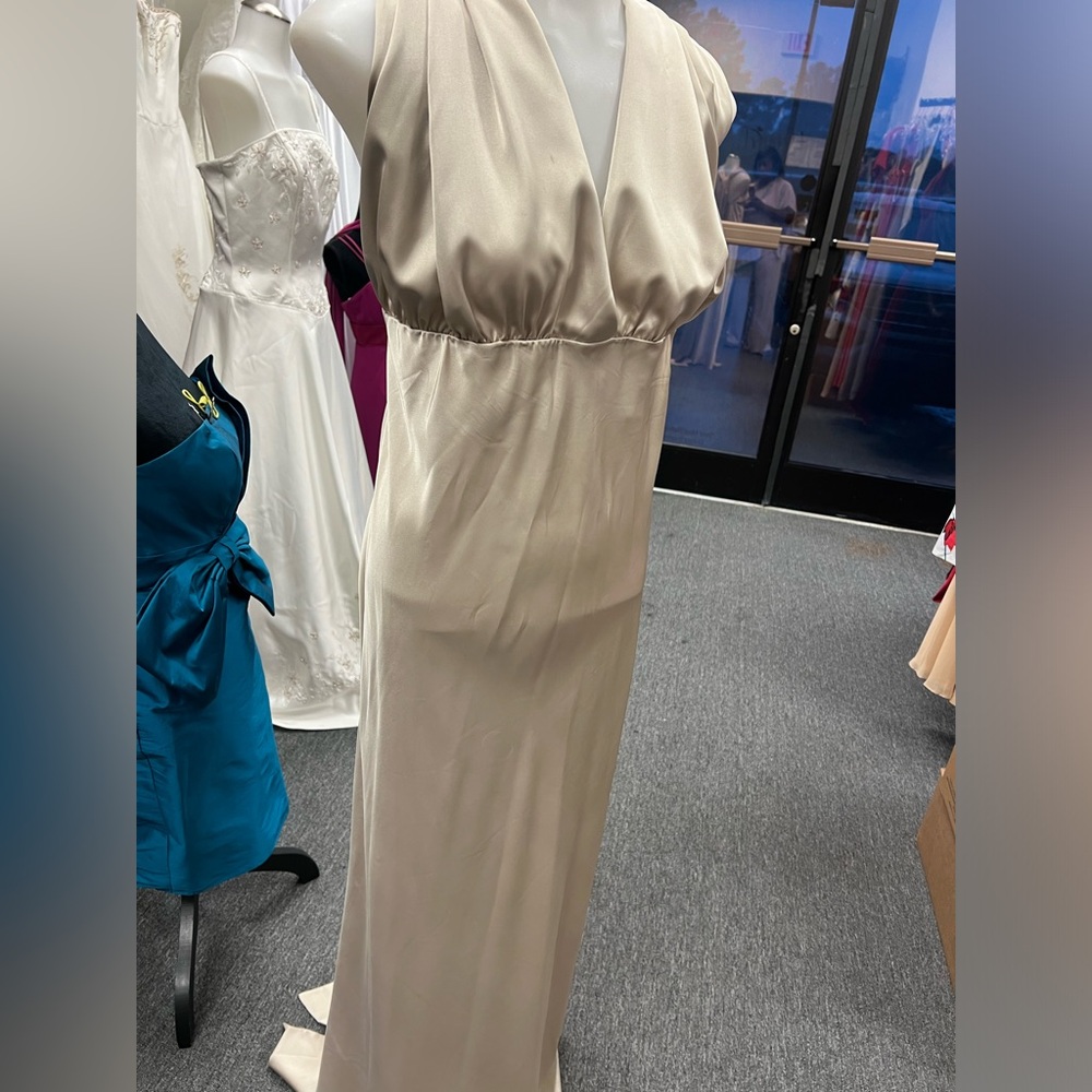 Gown - Picture 2 of 4